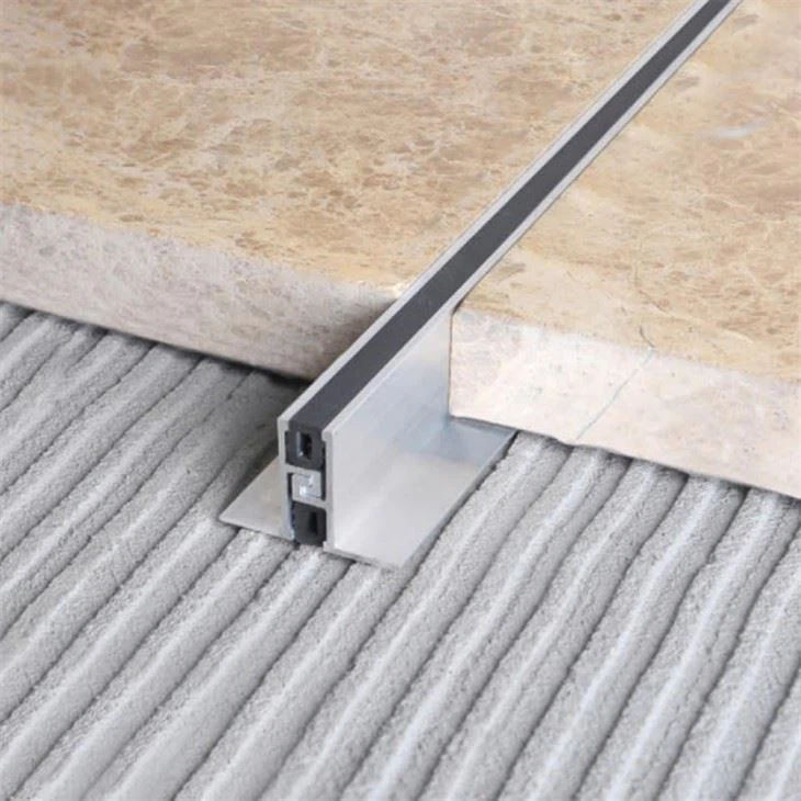Ekspansjonstrim av aluminiumfliser